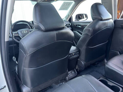 2022 Toyota Highlander Platinum