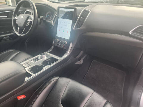 2022 Ford Edge Titanium
