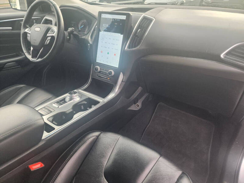 2022 Ford Edge Titanium