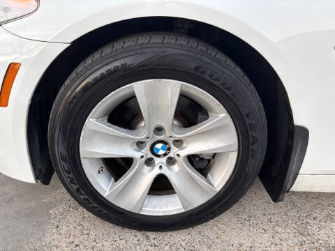 2011 BMW 5 Series 528i