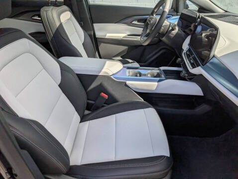 2025 Chevrolet Equinox EV LT 2