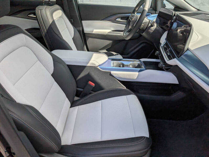 2025 Chevrolet Equinox EV LT 2