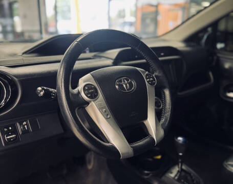 2016 Toyota Prius c Three