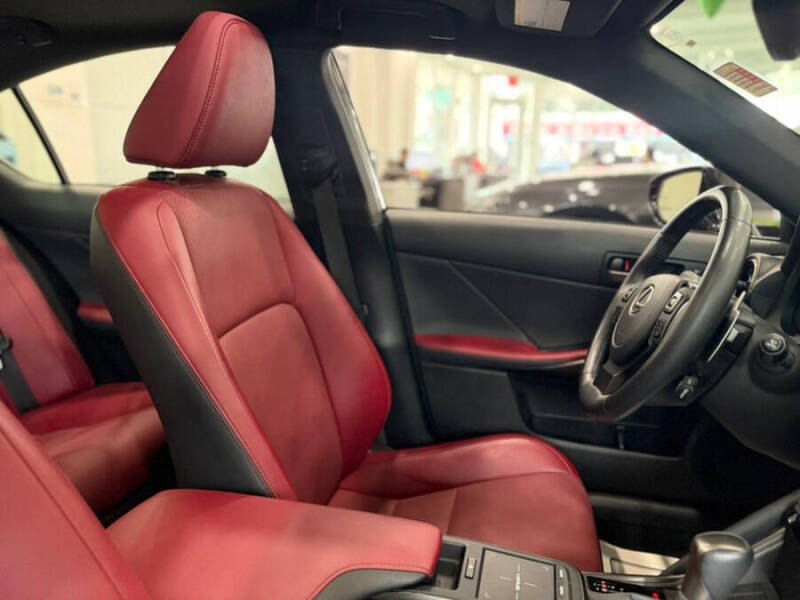 2023 Lexus IS 300