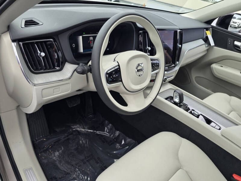 2025 Volvo XC60 B5 Plus Dark Theme