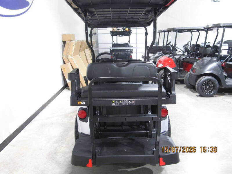 2027 E-Z-GO Valor
