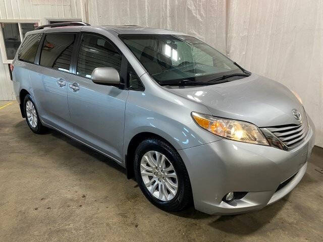 2017 Toyota Sienna XLE 8-Passenger