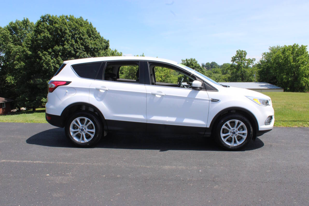 White 2017 Ford Escape SE AWD SE 4dr SUV 2