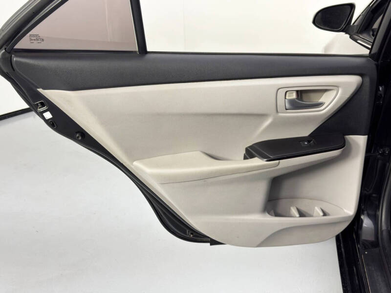 2016 Toyota Camry SE