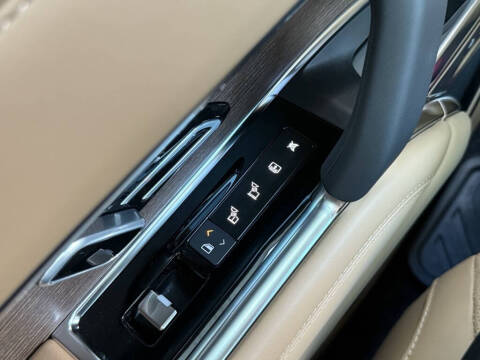 2025 Land Rover Range Rover P550e SE