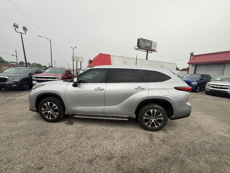2022 Toyota Highlander Hybrid XLE