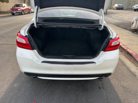 2016 Nissan Altima 3.5 SR