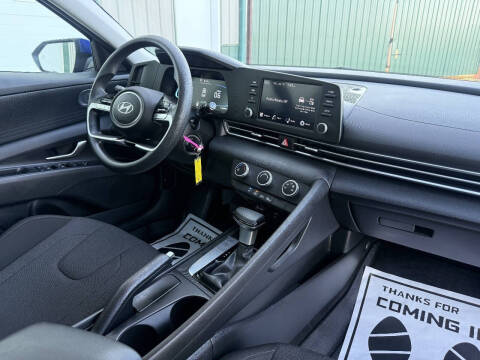 2025 Hyundai Elantra SE