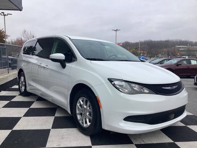 2022 Chrysler Voyager LX