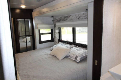 2021 Palomino Columbus 1492 389FL