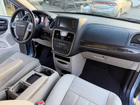 2013 Chrysler Town and Country Touring-L