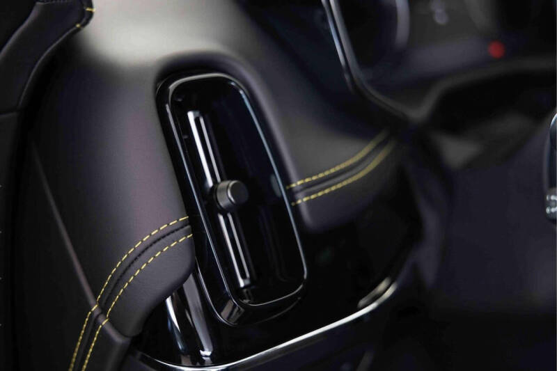 2025 Aston Martin DBX 707