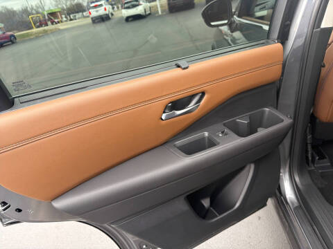 2025 Nissan Pathfinder Platinum