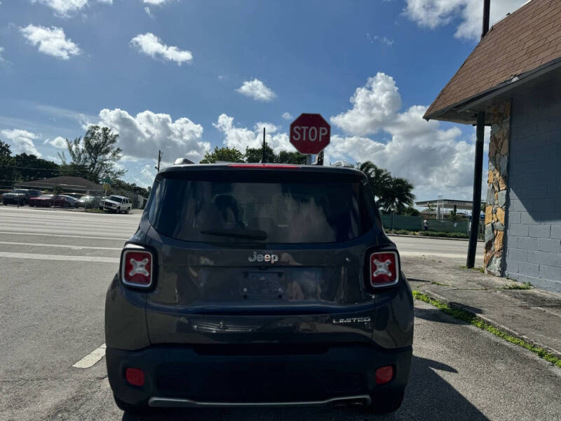 2017 Jeep Renegade Limited photo 7