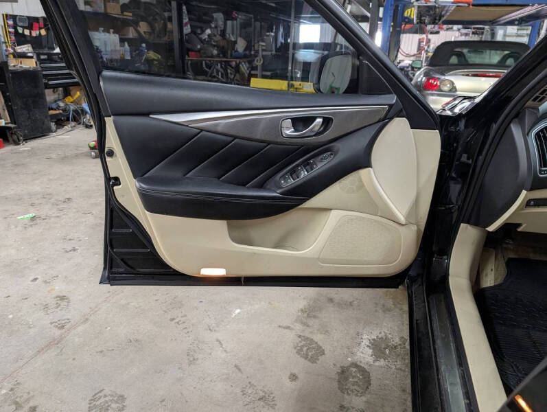 2015 Infiniti Q50