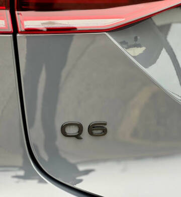 2025 Audi Q6 e-tron quattro Premium Plus