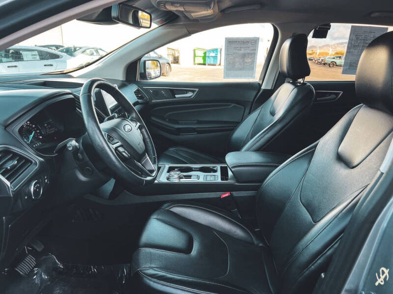 2022 Ford Edge Titanium