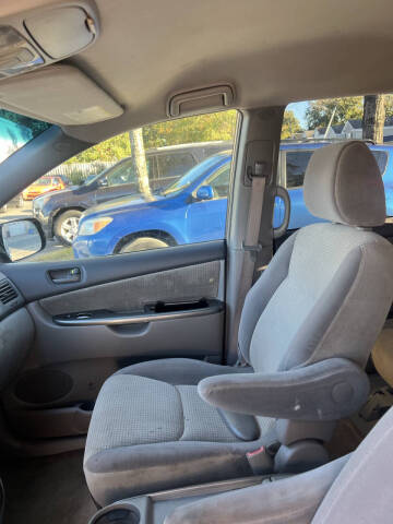 2009 Toyota Sienna CE 7-Passenger