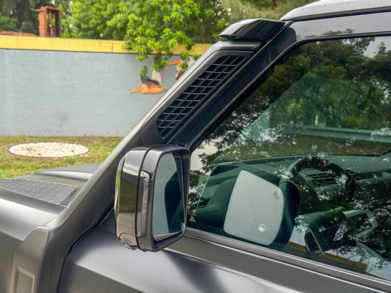 2023 Land Rover Defender 130 SE