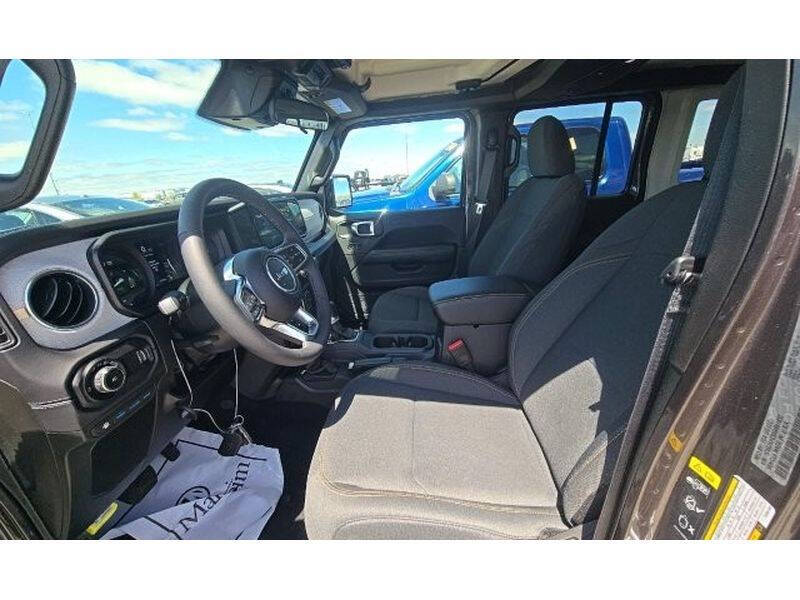 2025 Jeep Wrangler Sahara 4xe