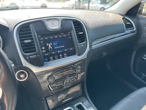 2020 Chrysler 300 Touring