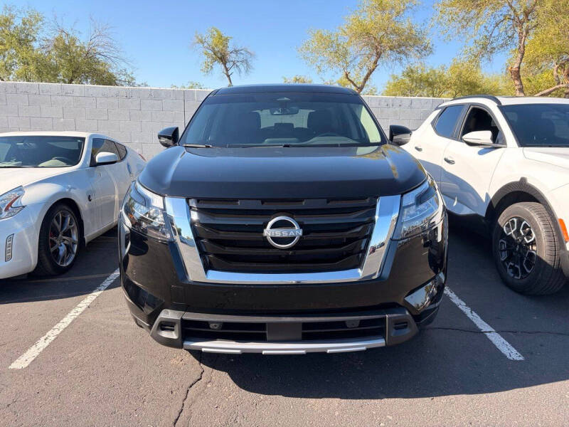2025 Nissan Pathfinder SL