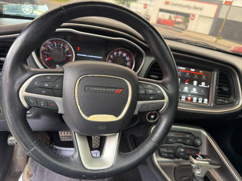 2017 Dodge Challenger SXT Plus