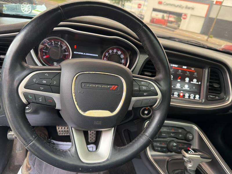 2017 Dodge Challenger SXT Plus