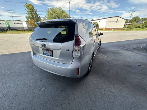 2015 Toyota Prius v Two