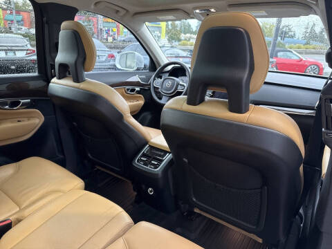 2016 Volvo XC90 T6 Momentum