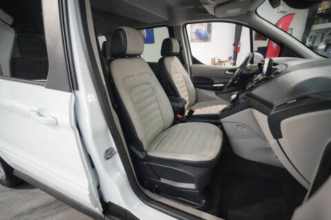 2022 Ford Transit Connect Titanium