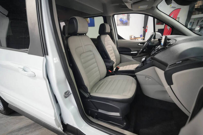 2022 Ford Transit Connect Titanium