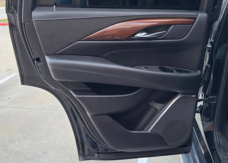 2017 Cadillac Escalade Luxury