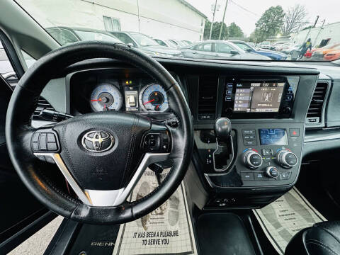 2015 Toyota Sienna SE 8-Passenger