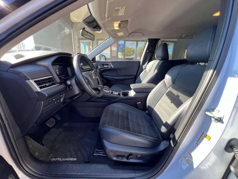 2024 Mitsubishi Outlander PHEV SE