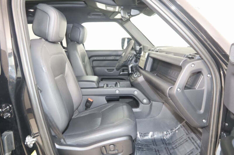 2023 Land Rover Defender 110 V8