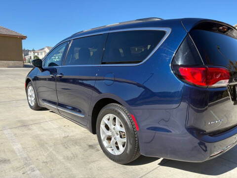2017 Chrysler Pacifica Touring-L