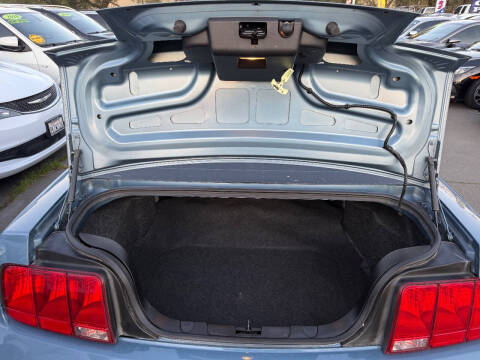 2006 Ford Mustang V6 Deluxe