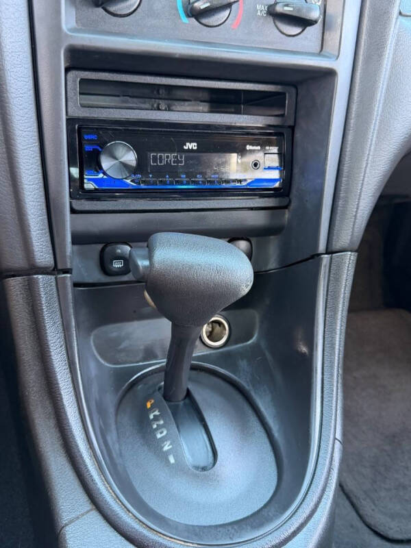 2004 Ford Mustang Deluxe