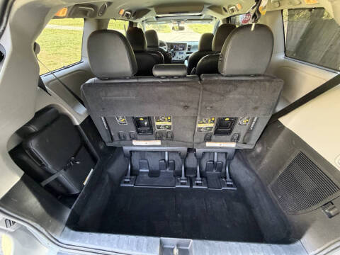 2017 Toyota Sienna SE Premium 8-Passenger