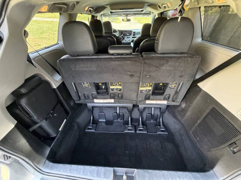 2017 Toyota Sienna SE Premium 8-Passenger