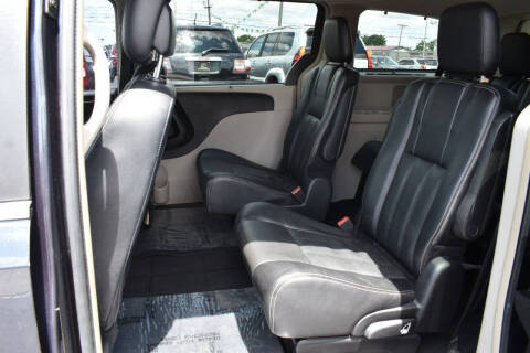 2014 Chrysler Town and Country Touring