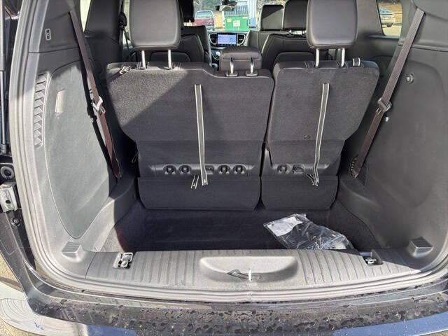 2026 Chrysler Voyager LX