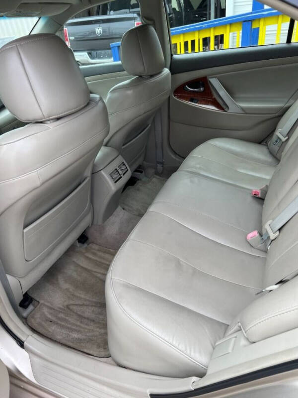 2009 Toyota Camry XLE photo 9