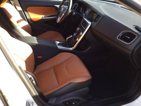 2015 Volvo V60 Cross Country T5